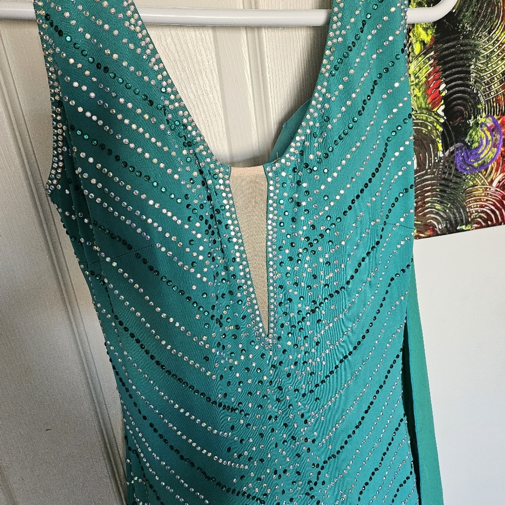 Green Sleeveless Plunge Neck Ballroom Dress - Picture 3 of 4